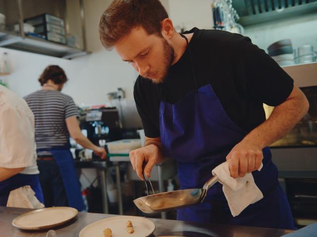 Raphael Calisto, chef portugais en résidence au restaurant Fulgurances de mars ą aoūt