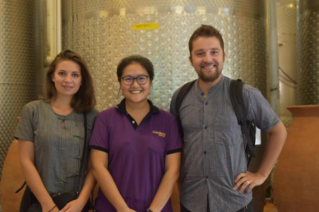 Aurore et Charly accompagnés d'une thaïlandaise.