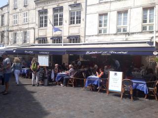 A La Rochelle, le Bar André est une institution qui sait s'intégrer aux temps forts qui animent la...