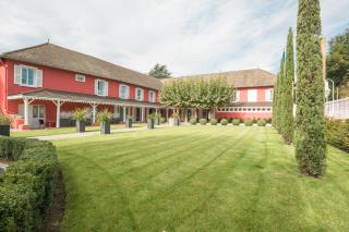 L'hôtel les Maritonnes est une ancienne ferme du XIXe siècle située au coeur du cru du Moulin à...