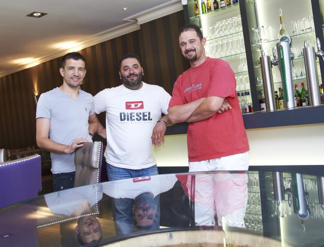 Eric Carrière, Nicolas Isnard et David Le Comte se sont associés afin de reprendre le Bistrot des Halles puis la Taverne des Halles à Dijon.