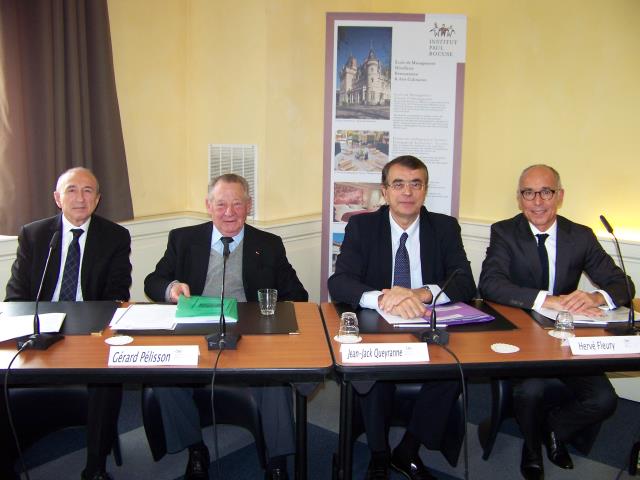 Ont participé à cette table de la presse : Gérard Collomb, sénateur-maire de Lyon, Gérard Pélisson, président de l'Institut Bocuse, Jean-Jack Queyranne, président du Conseil régional Rhône-Alpes et Hervé Fleury, directeur de l'Institut Bocuse.