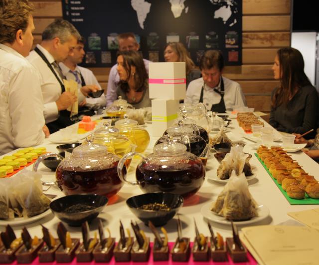 'Accord thés & pâtisseries françaises' était le thème d'un des ateliers animé par Christophe Felder et Lydia Gautier (Expert Thé, Comptoirs Richard)