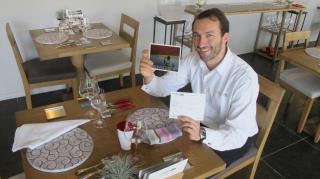 A L'Auberge Basque le chef-propriétaire Cédric Béchade ( photo) mixte sur une même table, deux...