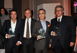 Le prix Pampre 2012 a été remis à trois cuvées par Bernard de la Villardière (2e en partant de la...