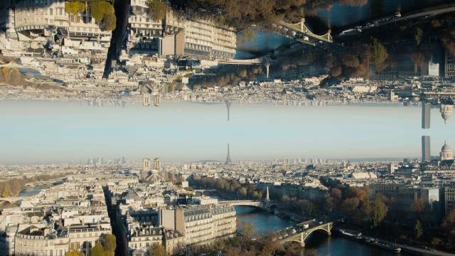 La vue du 15e étage et son plafond miroir.