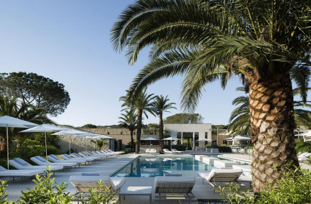 Cadre bucolique et beaux espaces caractérisent l'hôtel sezz à St-Tropez