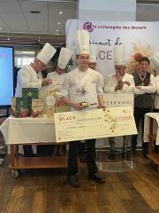 Arnaud Daussy, commis pâtissier au Mandarin Oriental Paris, est le gagnant de la 1re édition des...