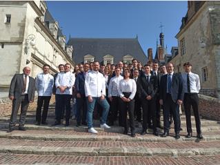 Elèves, encadrants du lycée Saint-Joseph avec les professionnels de renom