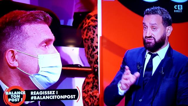 Le maître d'hôtel d'extra Michel Delahais face à Cyril Hanouna