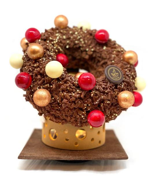 La Couronne aux Épices de Noël est l'oeuvre de Nicolas Guerico, chef pâtissier de l'Hôtel Lutetia Paris Rive Gauche.