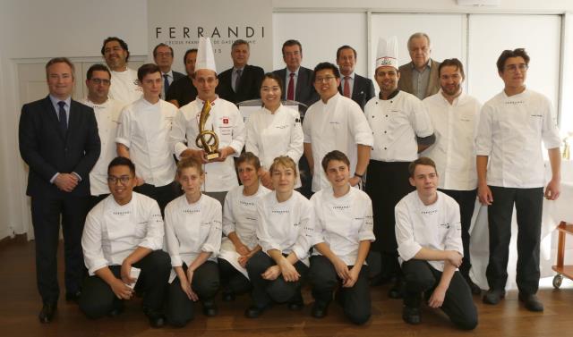 Les membres du jury, les chefs internationaux : José Bossuet (Mexique), M. Samuel Ortega (Equateur), Max van Triel (Allemagne), Mohamed Saidini (Tunisie), Mme. Xu Yan Qin (Chine), Andy Choy Myai Tuk (Malaysie), Swanand Thipsay (Inde), Vitor Matos (Portuga