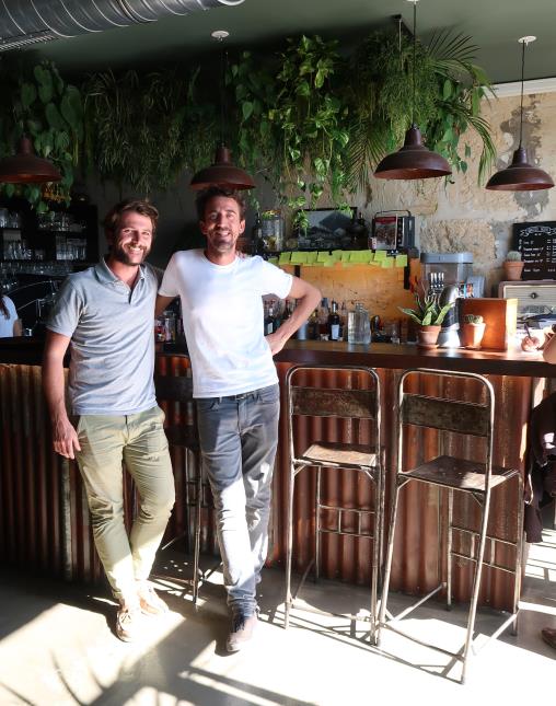 Louis (à g.) et Luc Jaubert, deux des quatre associés bordelais du Wanted Café.