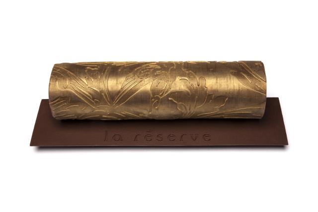 La bûche au champagne de La Réserve Paris.