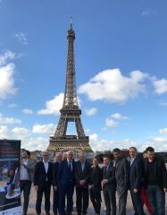 Les chefs réunis sur la terrasse du restaurant Les Ombres du Musée Branly à Paris.