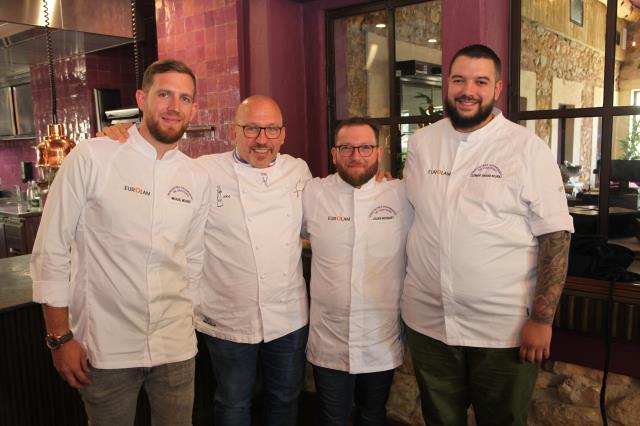 Mikaël Meunier, Franck Putelat, Julien Bousquet et Clément Briand Seurat réunis après l'annonce du résultat.