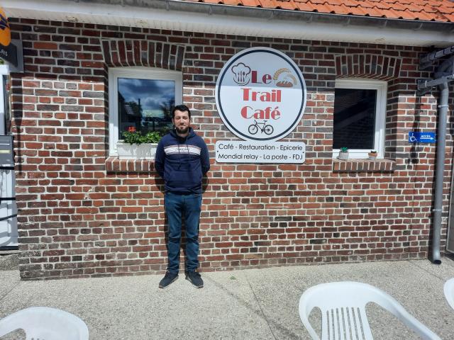 « L'activité débit de boisson est la plus rémunératrice, viennent ensuite restauration, puis l'épicerie. La partie poste/mondial-relay couvre le loyer » résume Grégory Ben, dirigeant du Trail Café à Seninghem.