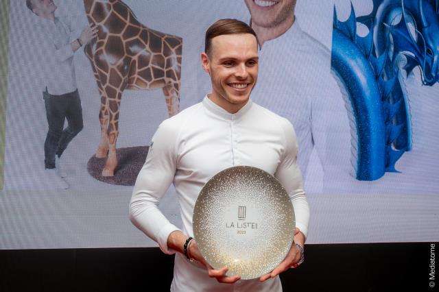 Amaury Guichon reçoit le Prix du Chef Pâtissier le plus Créatif du Monde, sponsorisé par Cacao Barry.