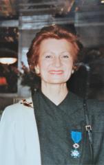 Mireille Marion-Brandebourger, a reçu la médaille de chevalier de l'ordre du mérite en 1989