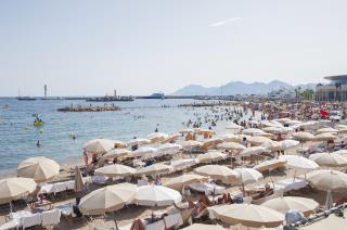 La plage de Cannes.