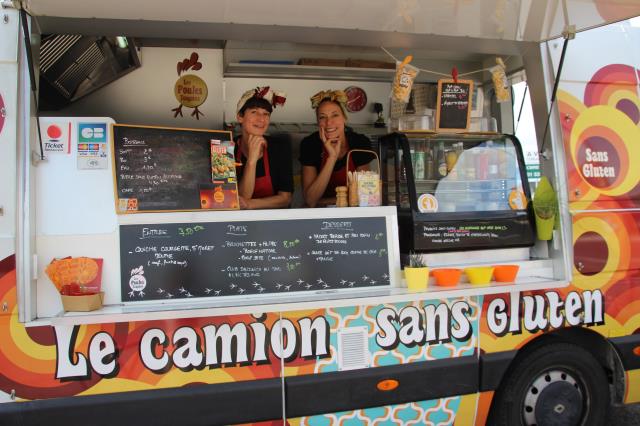 Avec humour et énergie, Laurence (à gauche) et Marie font découvrir à leurs clients une cuisine sans gluten riche en goût.