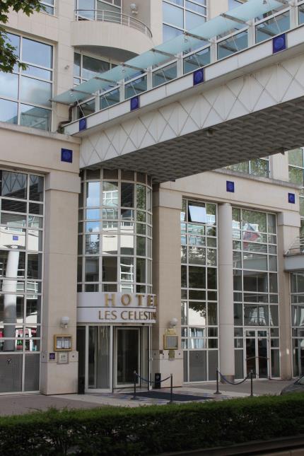 Le Vichy Célestins spa hôtel est relié aux thermes par une passerelle couverte.