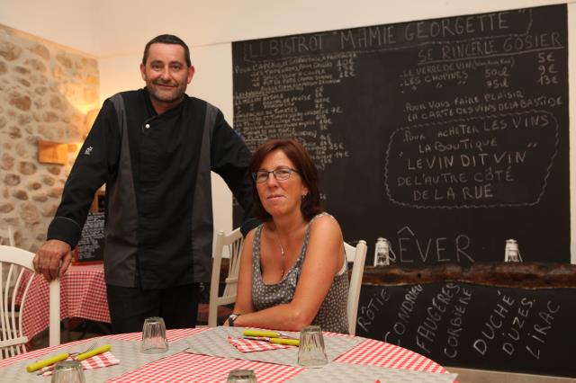 Ardoise au mur, nappage, verrerie : Franck et Roselyne Subileau ont donné une personnalité propre à leur bistrot.