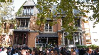 La foule pour l'inauguration de la Cité