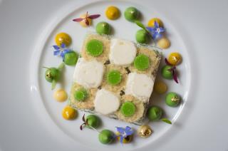 Tourteau de Bretagne, crème soufflée au yuzu, chaire relevée à la Savora, avocat de Julien...