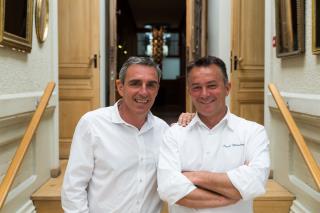 Laurent Tournier, à gauche, et Pascal Nibaudeau, le Chef exécutif du Pinasse Café, qui apprécie de...