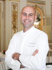 Antony Terrone, nouveau chef pâtissier de l'hôtel The Peninsula Paris.