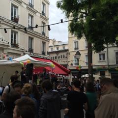 Des petites scènes ont été montées, à droite à gauche, dans Paris, à l'occasion de la fête de la...