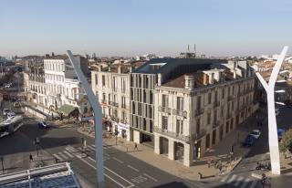 Le futur hôtel Atlantic en face de la gare de Bordeaux, avec, en gris, l'extension reliée aux...