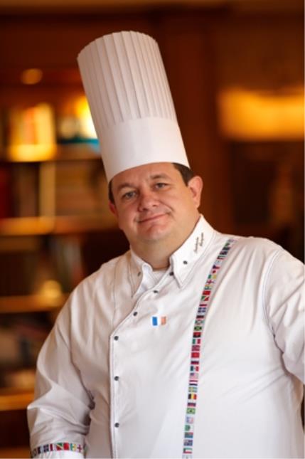 Christophe Marguin, Chef cuisinier et Président des Toques Blanches Lyonnaises et du Monde croit en la force d'un réseau mondial de professionnels au service de la cuisine française.