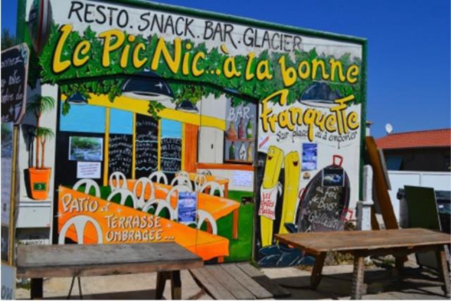 ... a peu de chances d'être confondu avec Le Pic-Nic à la bonne franquette, établissement de plage de Frontignan (34).