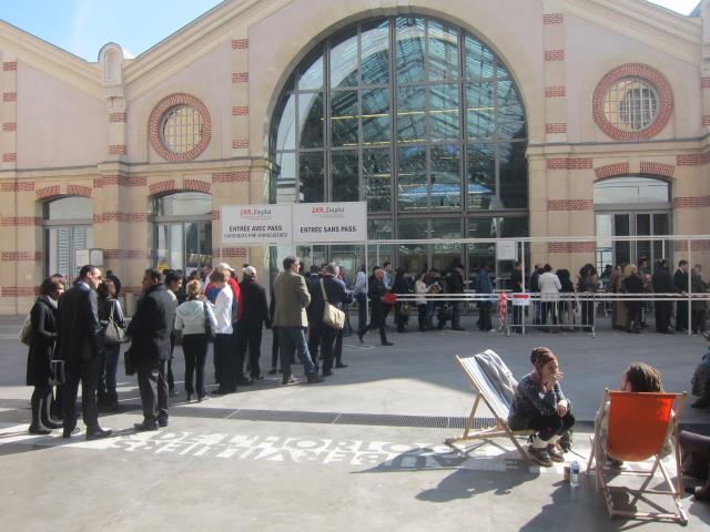 En ce radieux jeudi matin, la file indienne des visiteurs s'allonge pour accéder à l'espace recruteurs du salon LHR emploi.