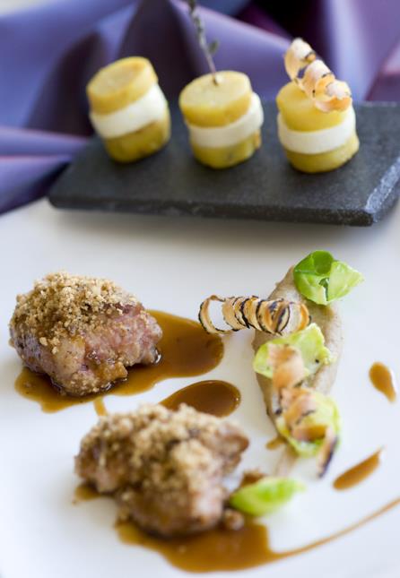 Ris de Veau poêlés, noisettes, jus acidulé, bouchon de pomme de terre Pannacotta au thym, mousseline de salsifis