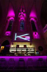 Au K9, à Angers, l'architecte d'intérieur Pierre-Yves Delaitre Nicoletti a imaginé un bar tout en...