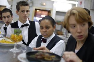 Les métiers de l'hospitalité sont désormais représentés au lycée de Bezons, pour répondre à un...
