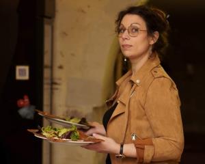 Julie Androuin, gérante et cuisinière de La Tablée, à Angers, capable d'assurer, seule, 35 couverts...