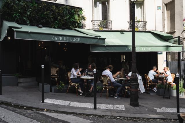 La terrasse du Café de Luce.