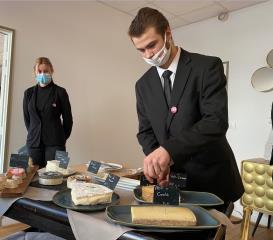 Service des  fromages par apprenti 1ère année CAP