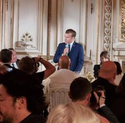 Emmanuel Macron : 'Je vais mettre d'accord les amateurs de rugby et les amateurs de football, c'est...