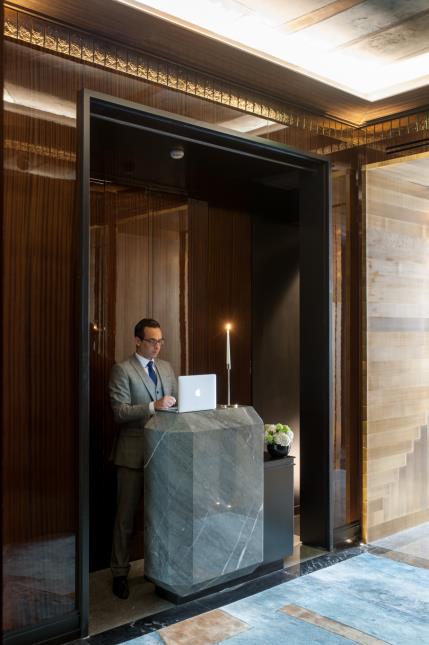 Christopher El Ouadakri, concierge au Nolinski (Paris Ier)