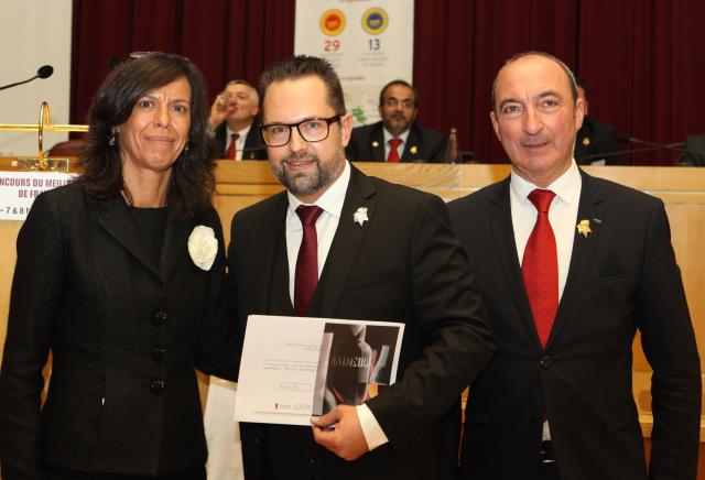 Tristan Rigenbach a été félicité et récompensé par Paola Cabaço et Michel Hermet, président de l'UDSF.