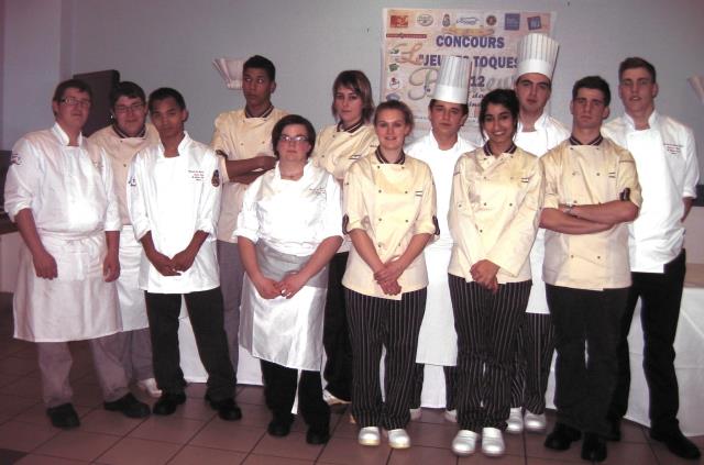 Les 12 élèves participants au concours sarthois 'Les Jeunes Toqués du Bonheur dans la cuisine 2012' le lundi 30 janvier dans les locaux du CFA du groupe CCI Formation du Mans (72).