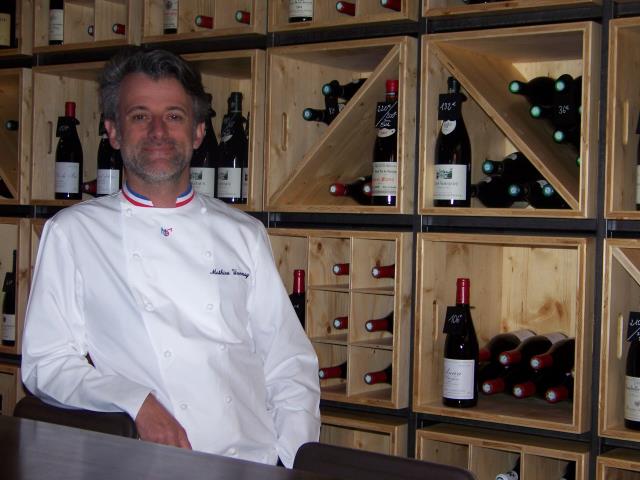 Mathieu Viannay diversifie son offre, avec cette nouvelle cave-bar à vin.