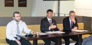 De gauche à droite : Jean-Philippe de Plazaola, chef de projet  INSEE, Renan Duthion, directeur...