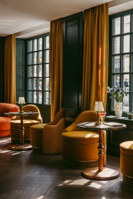 Ambiance intimiste dans le petit salon de l'hôtel de Buci, à Paris