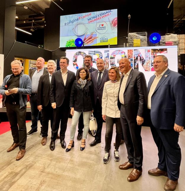 Les signataires de la Charte Origine France réunis au Halles Métro Bercy à Paris.